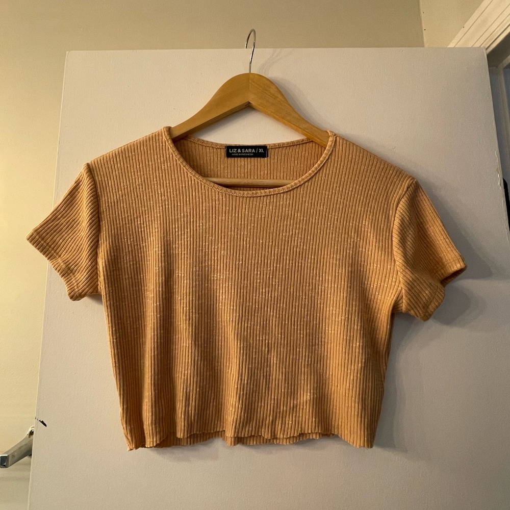 Cute cropped shirt